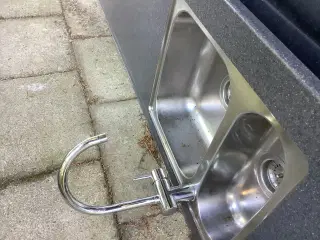 Køkkenbordsplade og bordplade til køkkenø