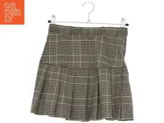 Ternet nederdel fra H&M (str. 134)