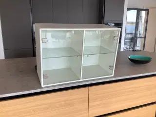 2 stk Montana vitrineskabe i farven White