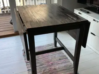 Solidt træbord med klapper