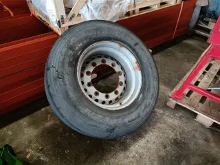 - - - 385/65 R22,5