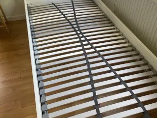 Enkeltmandsseng + madras og lamelbund