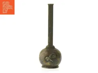 Gammel vase af messing (str. 12 cm)