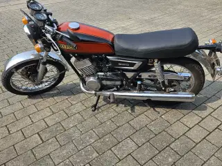 Nysynet Yamaha RD 350 fra 1973 sælges