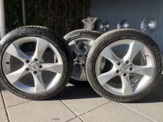 Mercedes alufælge  med nye dæk.