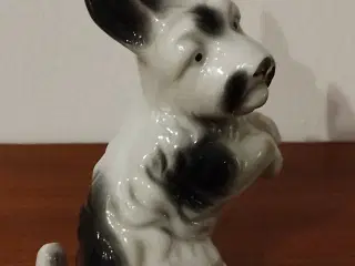 Lille fin porcelænshund