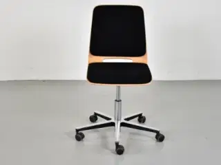 Rbm kontorstol af bøg med sort polster