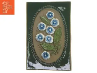 Keramisk vægplakette med blomster fra Jie (str. 21,5x14 cm)
