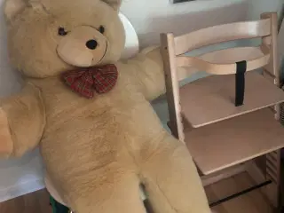 Høj stol med bøjle, læderstrop og bamse