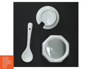 Hvid porcelæns marmeladekrukke med låg og ske (str. 9 x 8 cm)