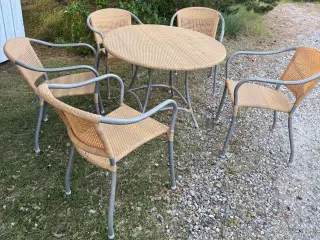 Gratis Bord og 5 stole til afhentning 