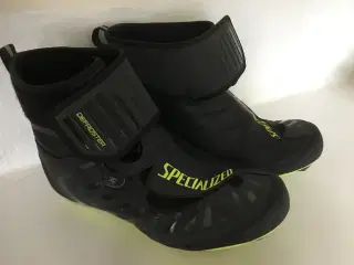 Cykelsko “Specialized Defroster Road” str. 43