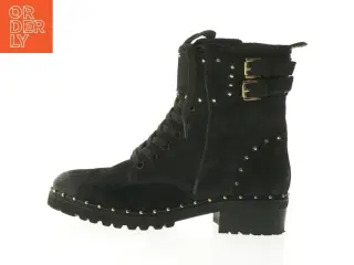 Sort støvle med nitter fra Steve Madden (str. 38 )