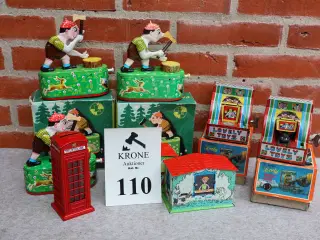 8 Stk Gl sparebøsser, 7 stk er mekaniske