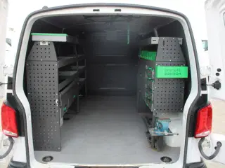 VW Transporter 2,0 TDi 110 Kassevogn lang