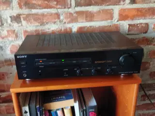 Sony TA-F 261 R  forstærker på 2x40 w 8 ohm 