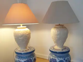 Porcelæn Bordlampe med Bladrelief og stof skerm