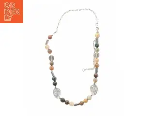 Lang halskæde med farvede perler (str. 75 cm)