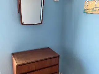 Retro kommode og spejl.