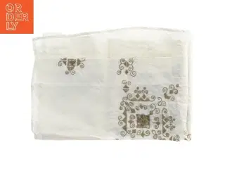 Broderet dug (str. 85x78 cm)