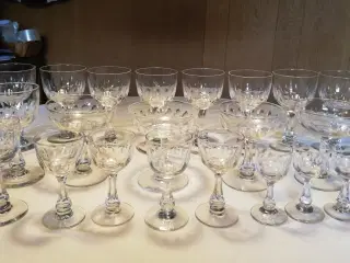 Derby glas rødvin m.m.