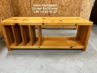 Aksel Kjersgaard LP reol i fyrretræ