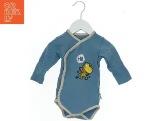 Langærmet slå-om-body fra Gelati (str. 68)