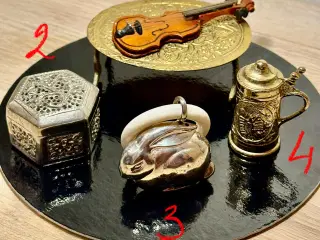 Miniature vintage genstande i flot stand