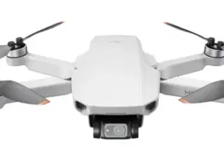 Kvalitetsdrone DJI Mini 2 med komplet Fly More Com