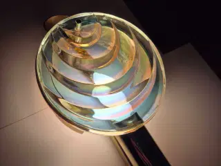 Modernistisk væglampe i messing og glas 