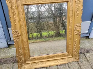 Spejl med kraftig forgyldt ramme