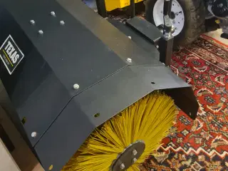Stor havefræser med kost. Texas pro trac 1350