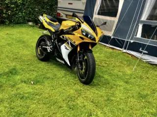 Sælger eller bytter min Yamaha R1