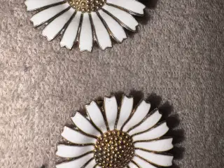 To brocher A. Michelsen