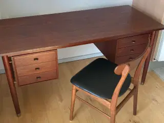 Skrivebord i palisander med stol