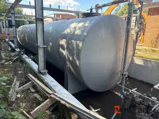 - - - 60 m3 stationær dieseltank