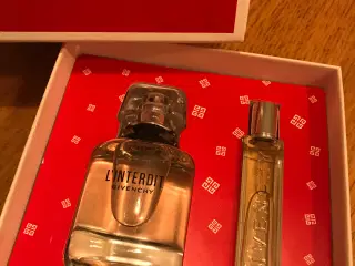 Parfume sæt    Jeg fik denne parfume i jule gave s