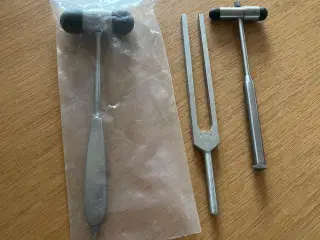 2 reflekshamrer og 1 stemmegaffel