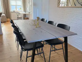 Plankebord med tillægsplade og 6 spisebordsstole 