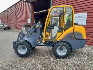 Eurotrac W12S med førerhus, skovl og gafler
