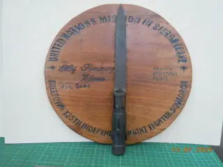 Bajonet på træplatte Sierra Leone 2000-2001