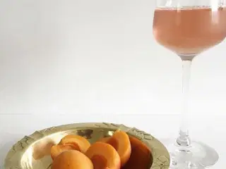 Messingskål m dekorativ kant