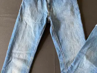 Billigt mærketøj Tommy Hilfiger og Levis