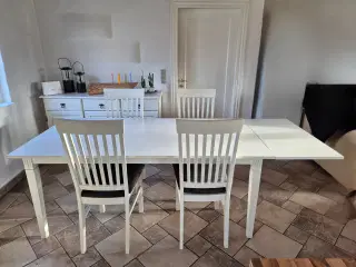 Spisebord med 4 stole og tillægsplade + sofabord