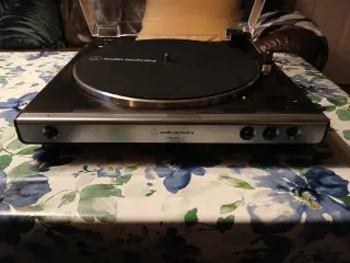 Audio-technia Pladespiller og lidt Plader