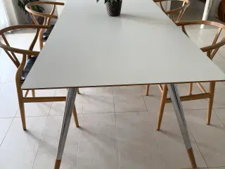 SIKA spisebord 