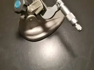 Holder til micrometer skrue