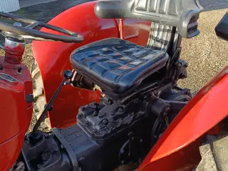 Massey Ferguson  135  Traktor