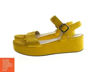 Gule ruskindssandaler. Ecco str 39