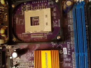Ecs p4vmm2 Socket 478 inkl køler.